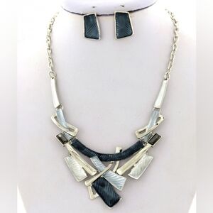 #40 Blue and silver elegant classic statement necklace set